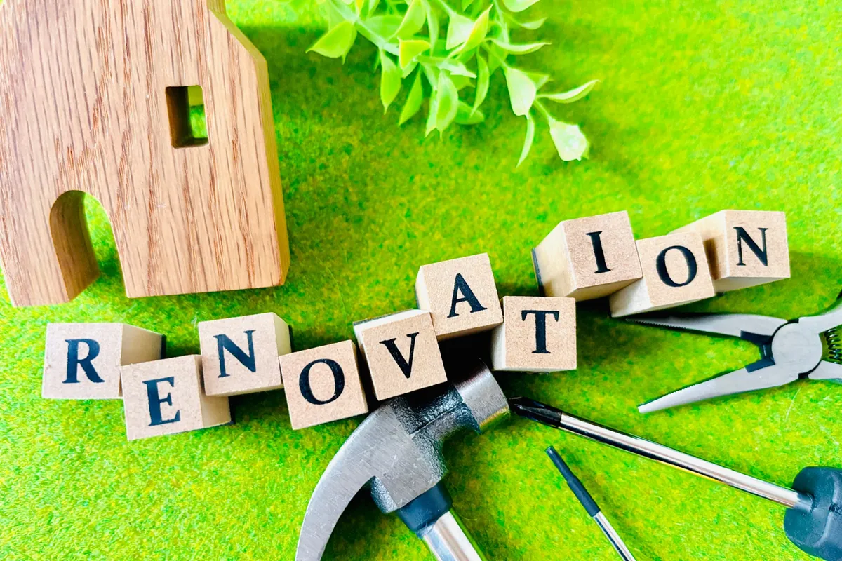 おうちの模型と工具、RENOVATIONの文字